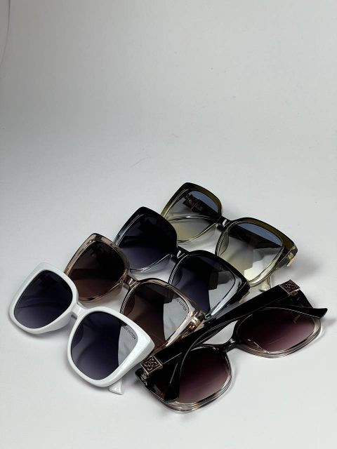عینک آفاابی زنانه لویی ویتون ۱۰۷۸ | نگاهت، اولین حرف توست.